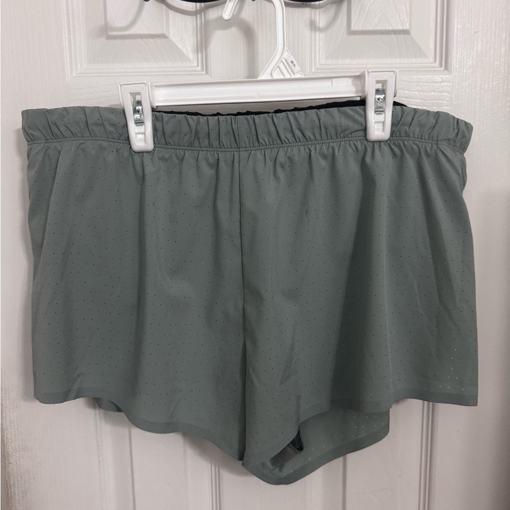 On Running Men's Racing Shorts 3” Split - Size L - New W/O Tags